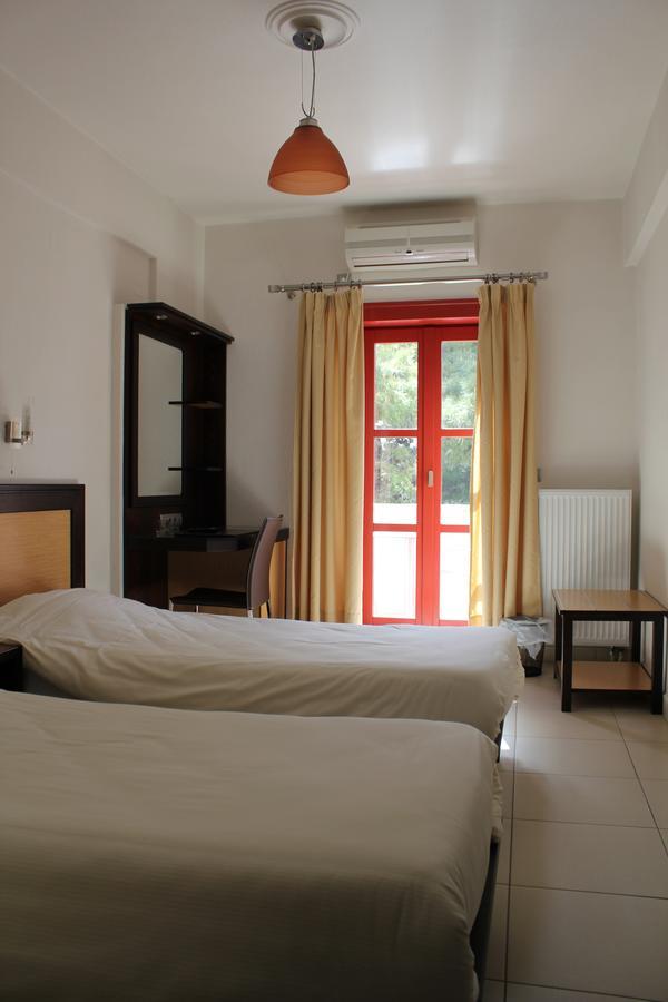 Aposperides Hotel Livádi Kithíron Kültér fotó